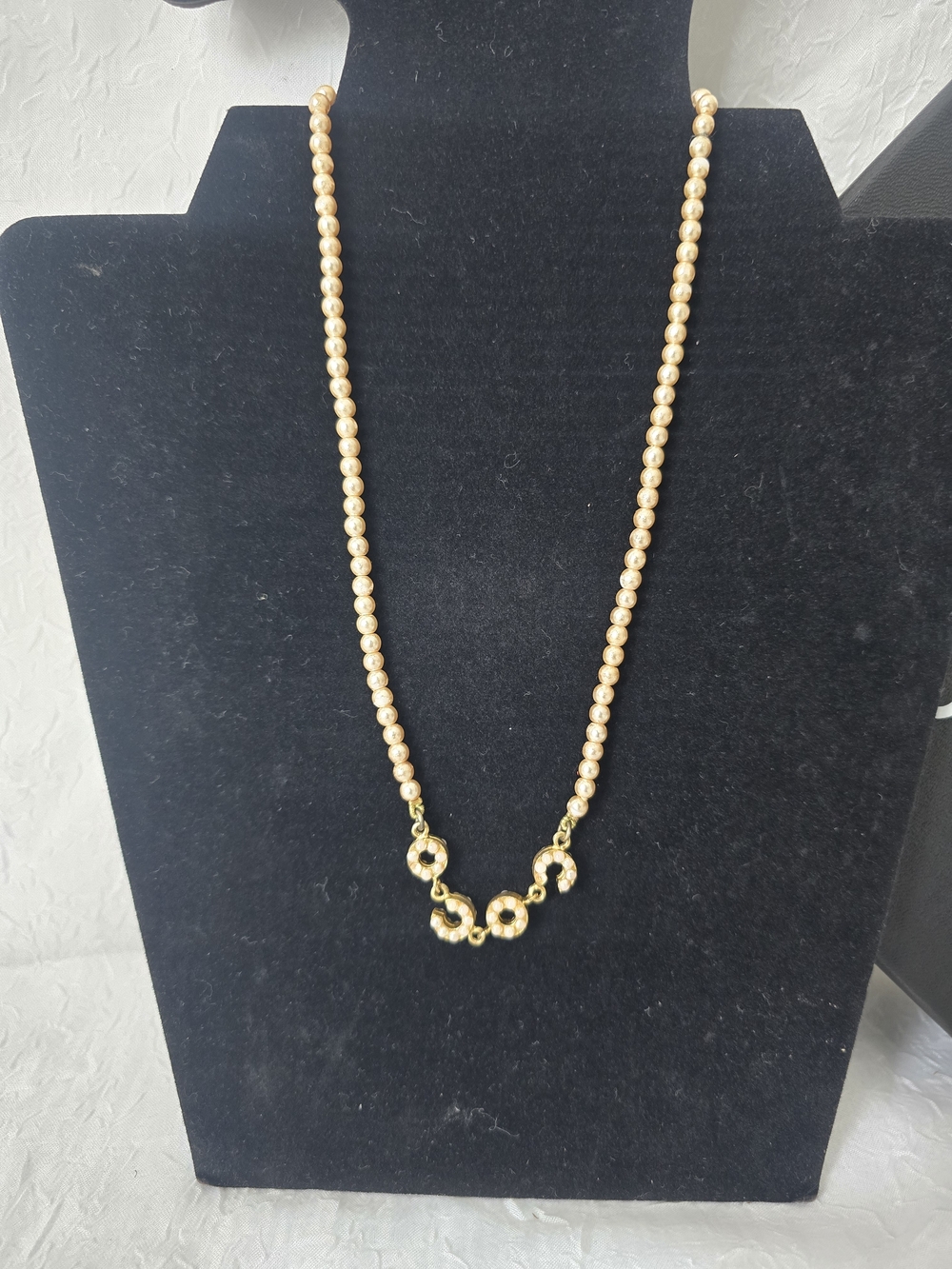 CHANEL Vintage Pearl Necklace - Picture 3 of 11